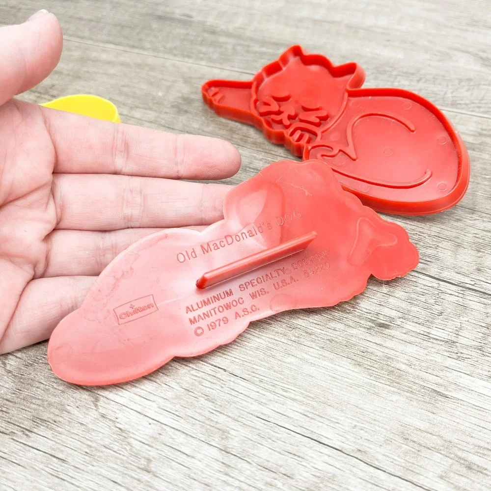 Vintage Cat and Dog Cookie Cutters, Chilton Baking Accessories